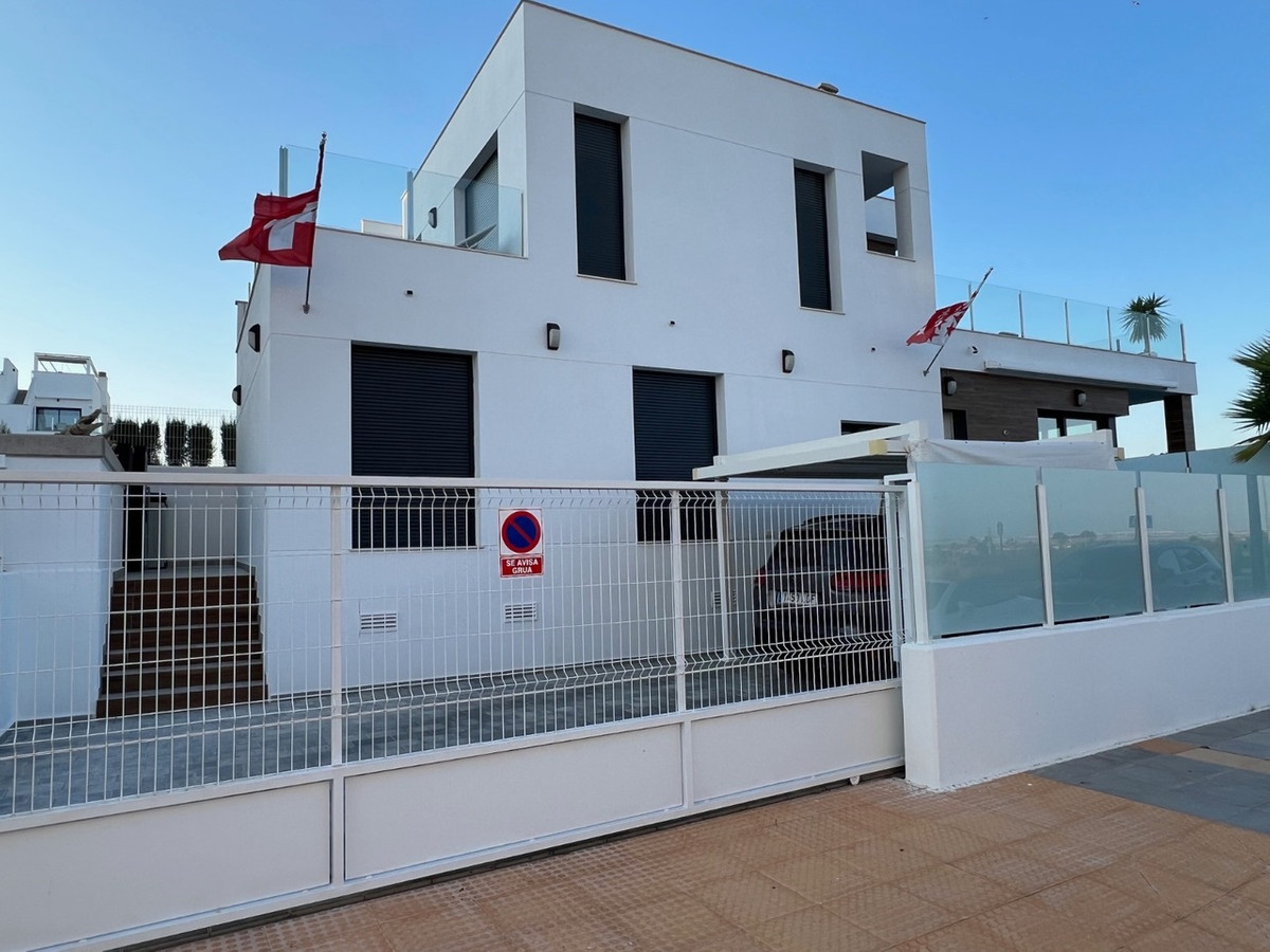 Se vende Villa - Chalet de 3 dormitorios en Costa Blanca, Alicante, España