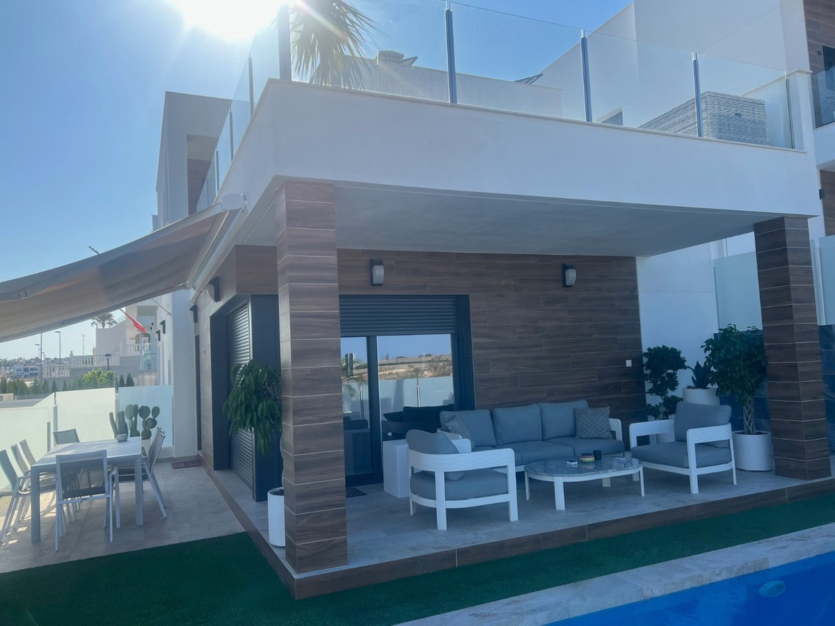 Se vende Villa - Chalet de 3 dormitorios en Costa Blanca, Alicante, España