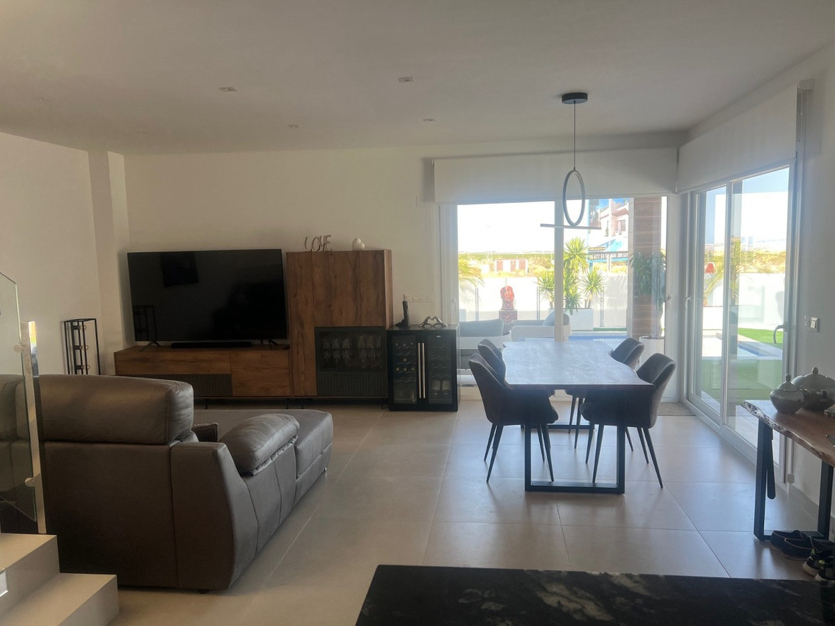 Se vende Villa - Chalet de 3 dormitorios en Costa Blanca, Alicante, España