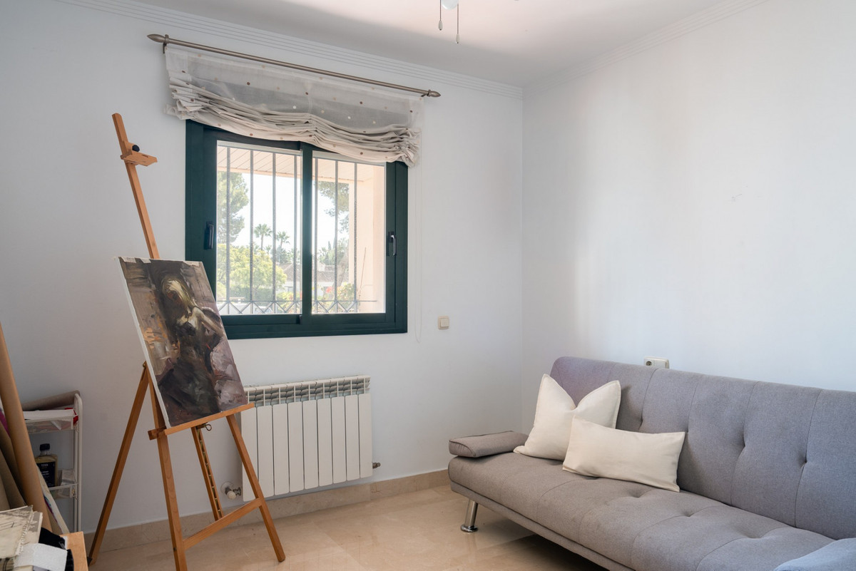 3 Bed Apartment for sale in Nueva Andalucía Costa Del Sol, Málaga, Spain