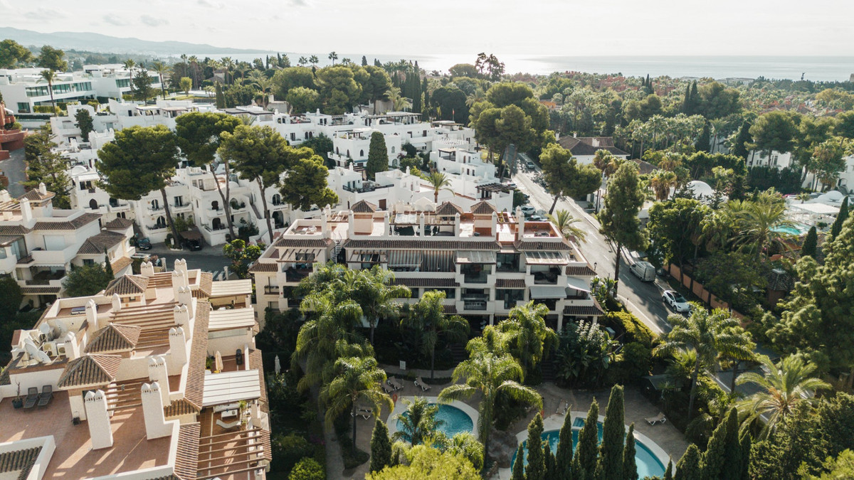 3 Bed Apartment for sale in Nueva Andalucía Costa Del Sol, Málaga, Spain