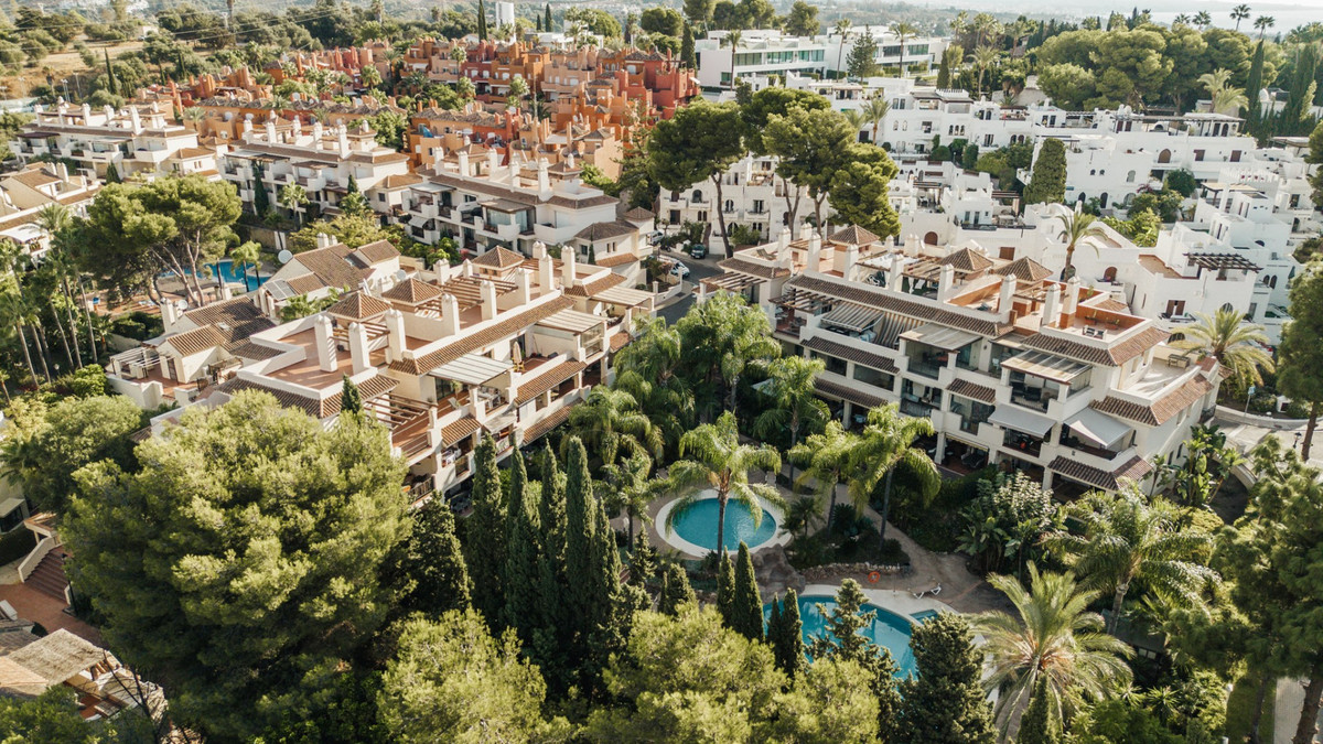 3 Bed Apartment for sale in Nueva Andalucía Costa Del Sol, Málaga, Spain