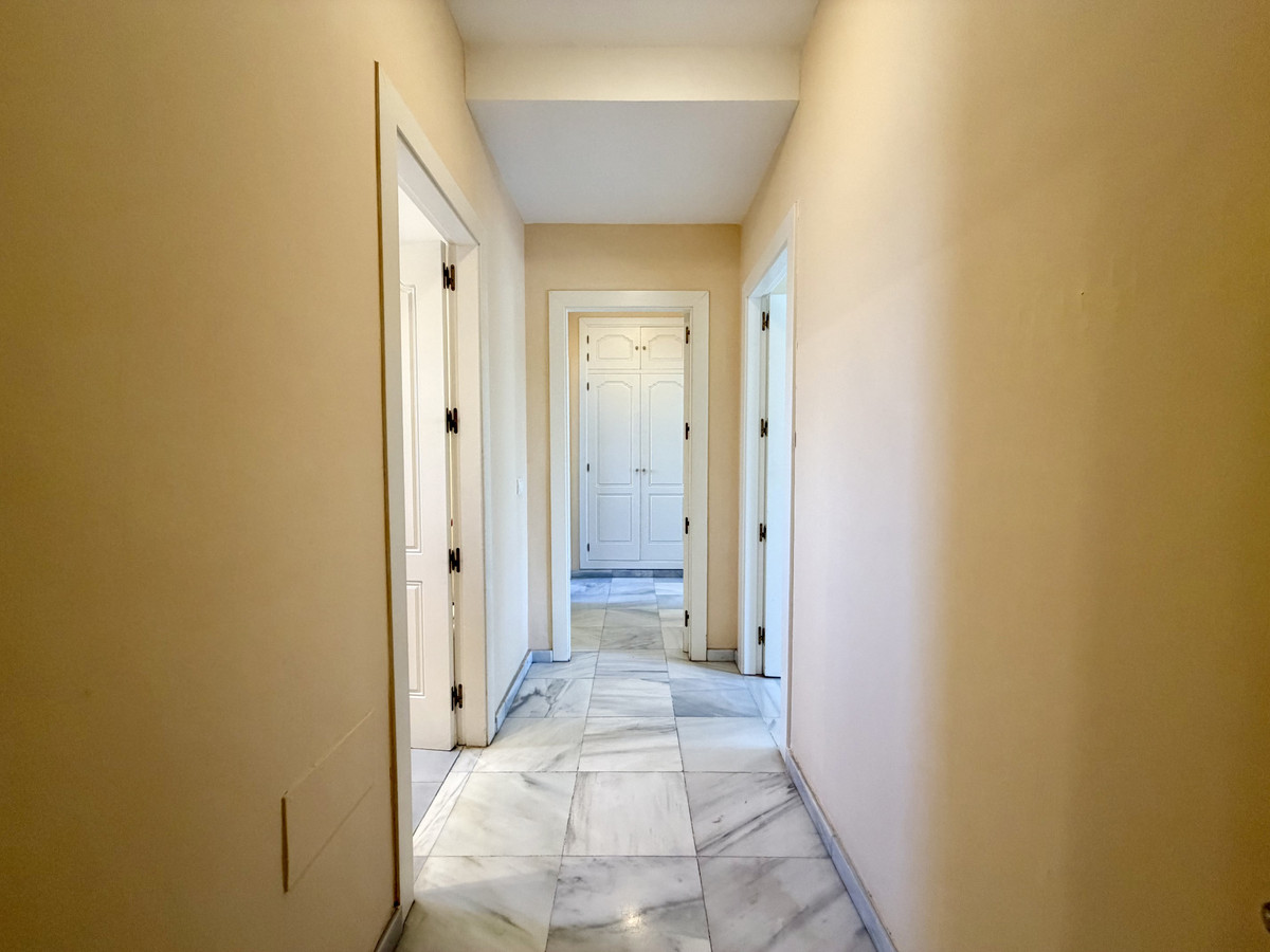 2 Bed Apartment for sale in Estepona Costa Del Sol, Málaga, Spain