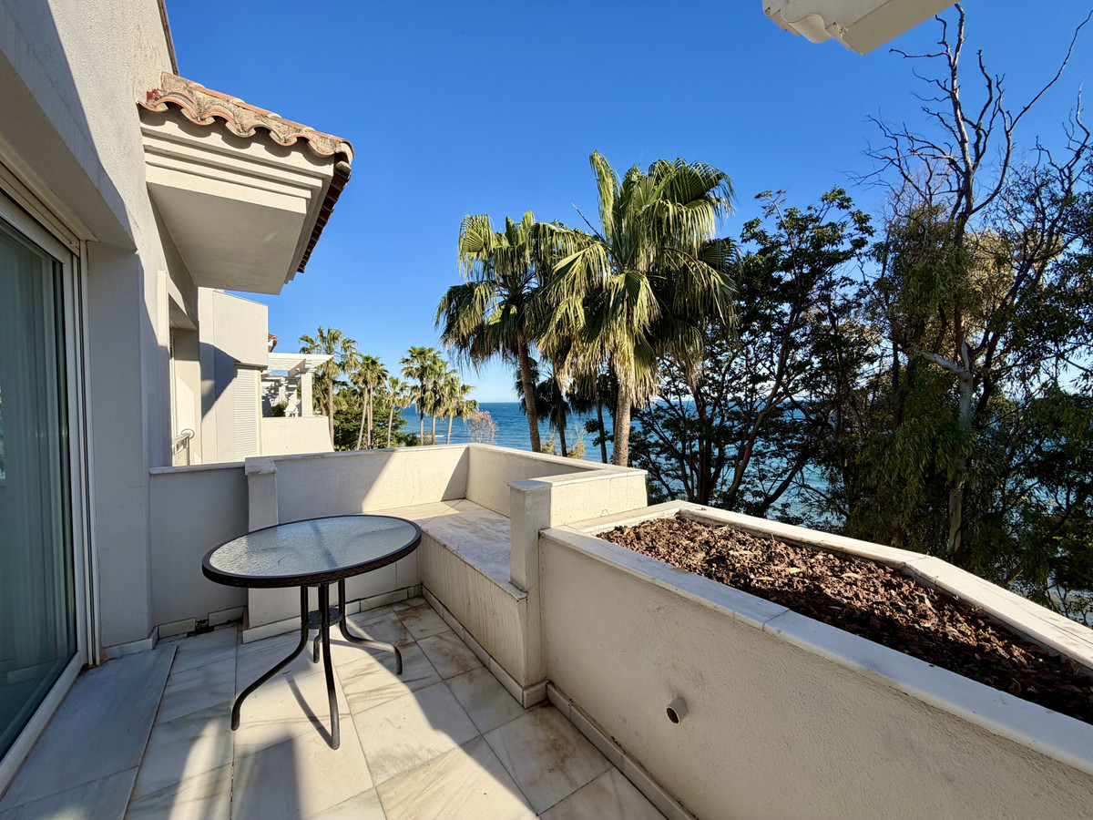 2 Bed Apartment for sale in Estepona Costa Del Sol, Málaga, Spain