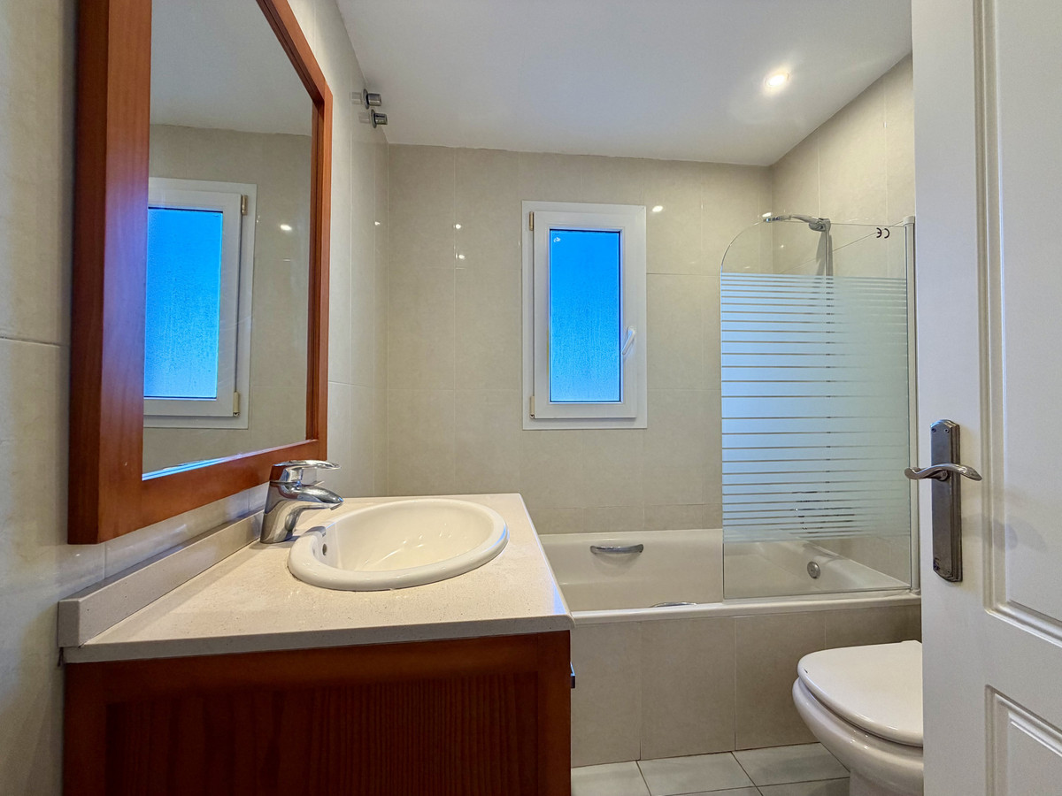 2 Bed Apartment for sale in Estepona Costa Del Sol, Málaga, Spain