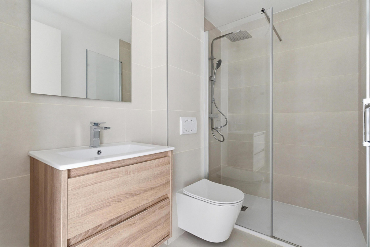 Se vende Apartamento Planta Media de 2 dormitorios en Costa Del Sol, Málaga, España