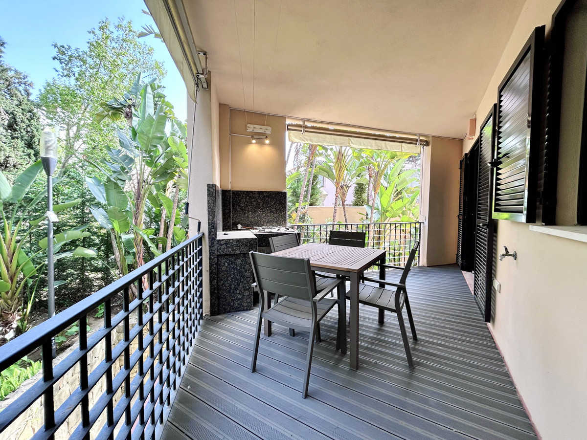 2 Bed Apartment for sale in Puerto Banús Costa Del Sol, Málaga, Spain