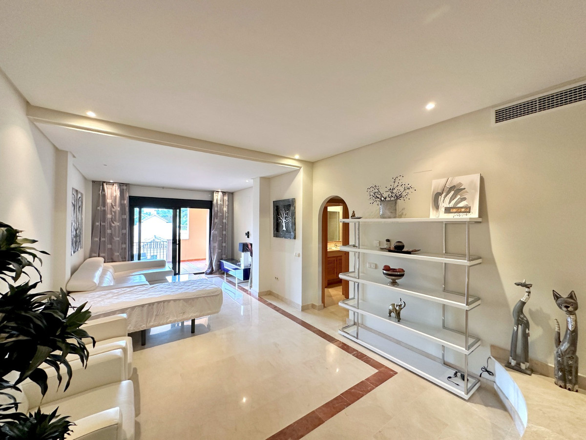 2 Bed Apartment for sale in Puerto Banús Costa Del Sol, Málaga, Spain