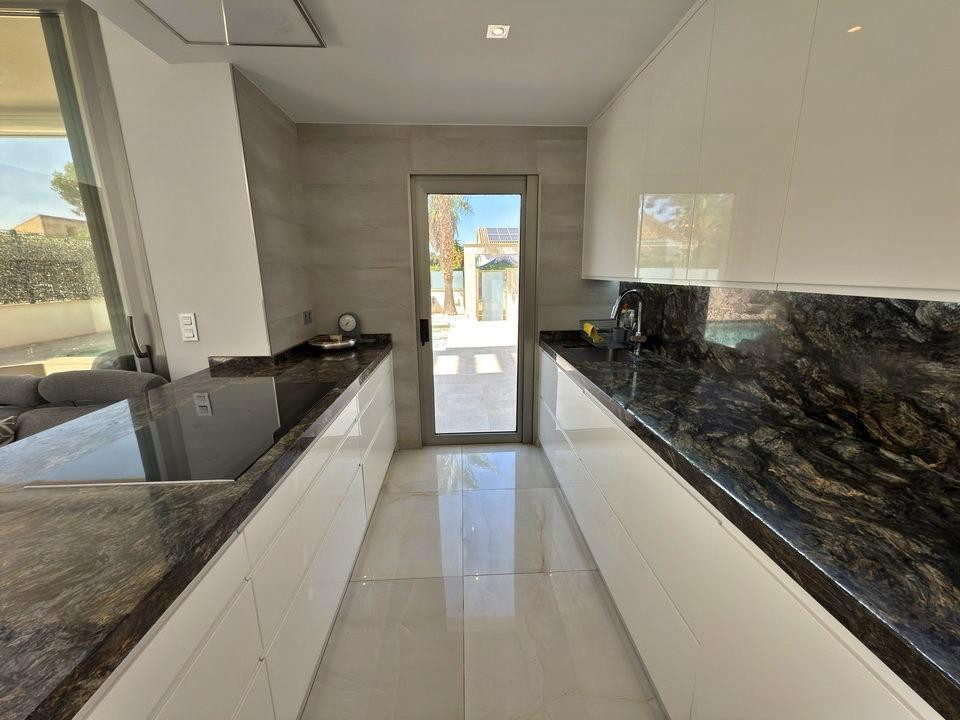 5 Bed Townhouse for sale in Villamartin Costa Blanca, Alicante, Spain