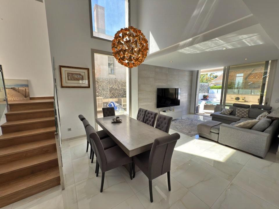 5 Bed Townhouse for sale in Villamartin Costa Blanca, Alicante, Spain