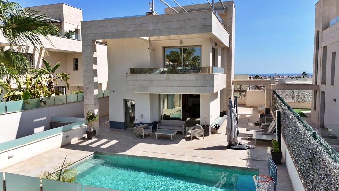 5 Bed Townhouse for sale in Villamartin Costa Blanca, Alicante, Spain