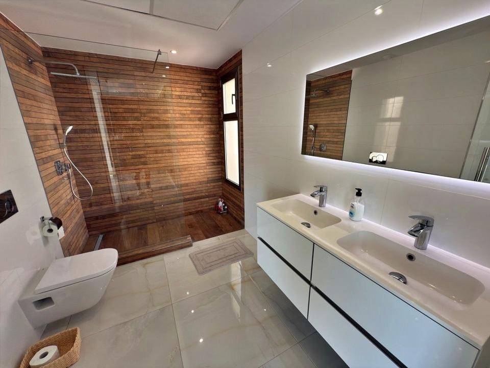 5 Bed Townhouse for sale in Villamartin Costa Blanca, Alicante, Spain