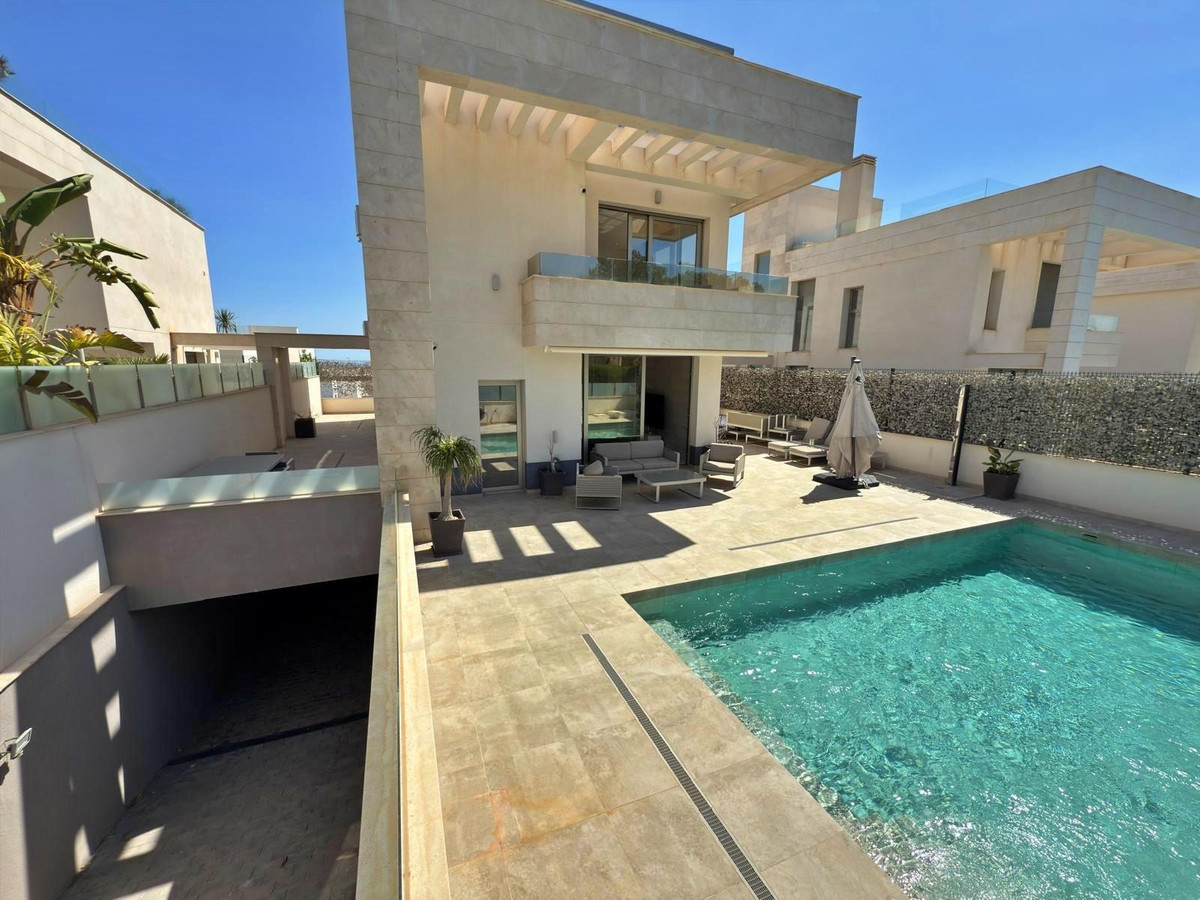 5 Bed Townhouse for sale in Villamartin Costa Blanca, Alicante, Spain