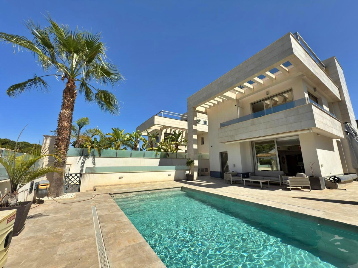 5 Bed Townhouse for sale in Villamartin Costa Blanca, Alicante, Spain