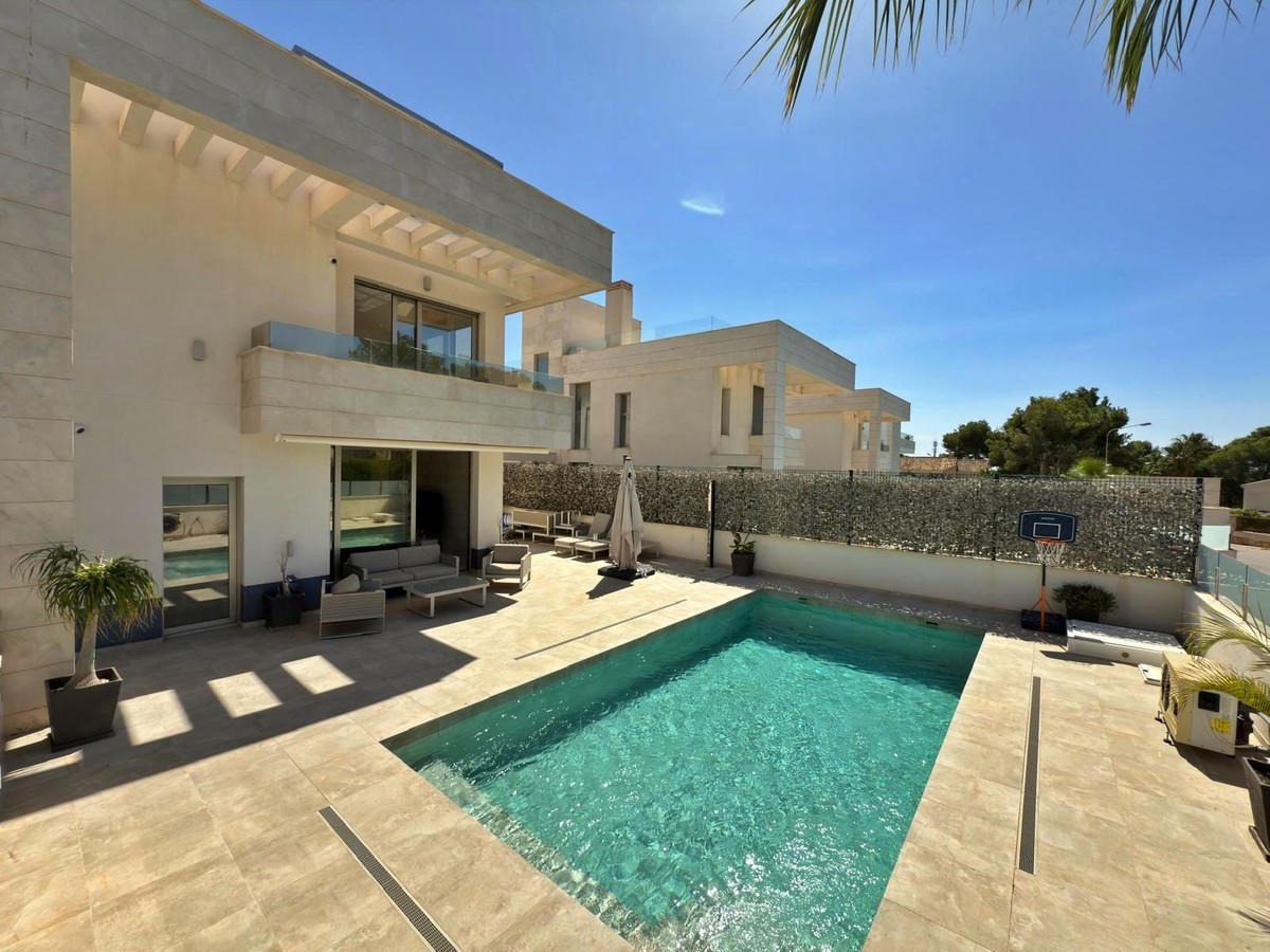 5 Bed Townhouse for sale in Villamartin Costa Blanca, Alicante, Spain