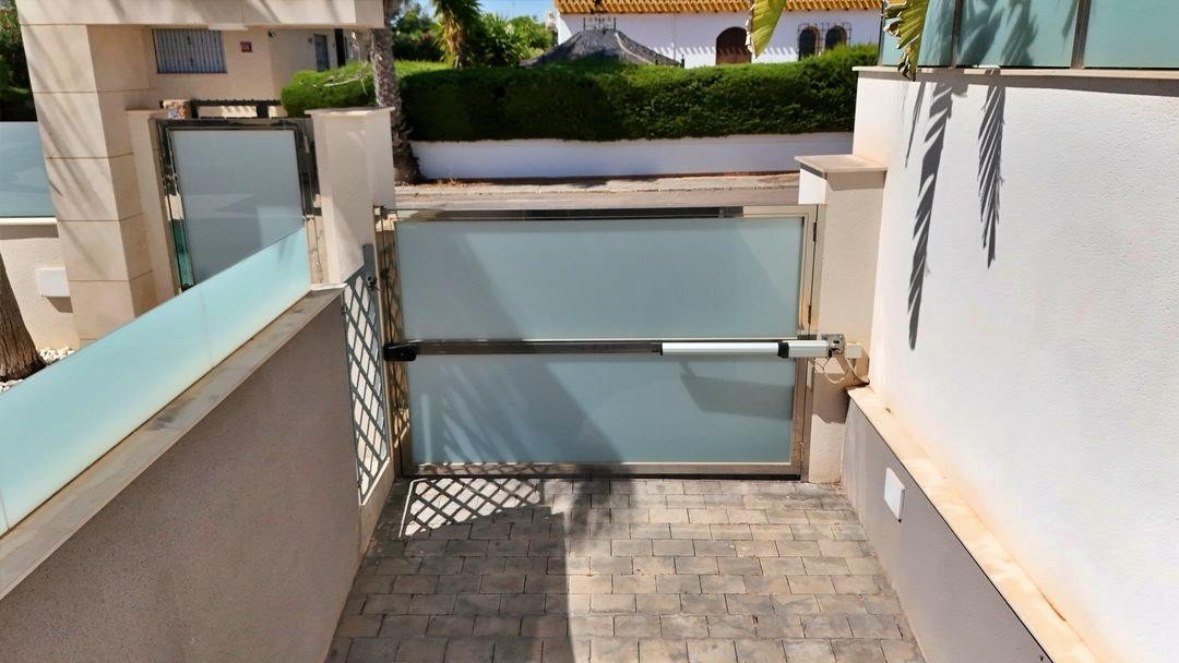 5 Bed Townhouse for sale in Villamartin Costa Blanca, Alicante, Spain