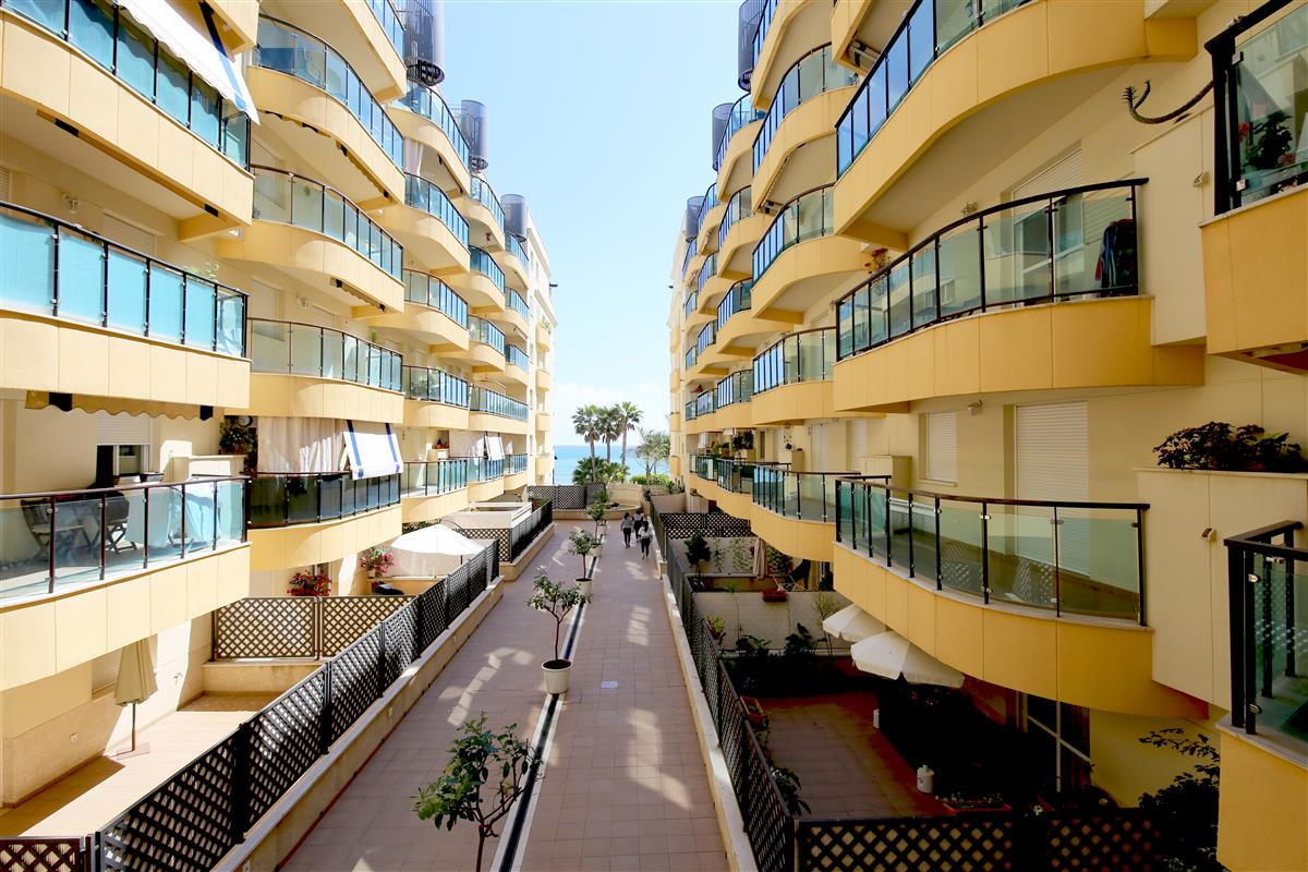 1 Bed Apartment for sale in Estepona Costa Del Sol, Málaga, Spain