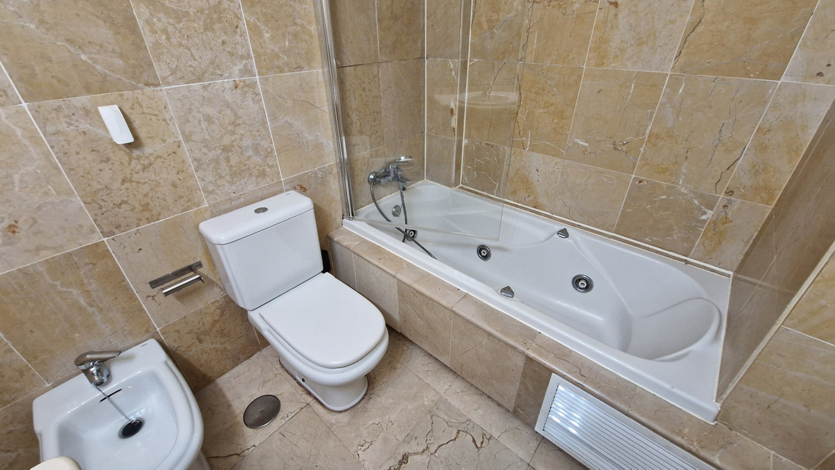 1 Bed Apartment for sale in Estepona Costa Del Sol, Málaga, Spain