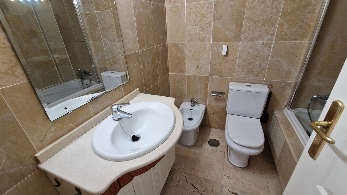 1 Bed Apartment for sale in Estepona Costa Del Sol, Málaga, Spain