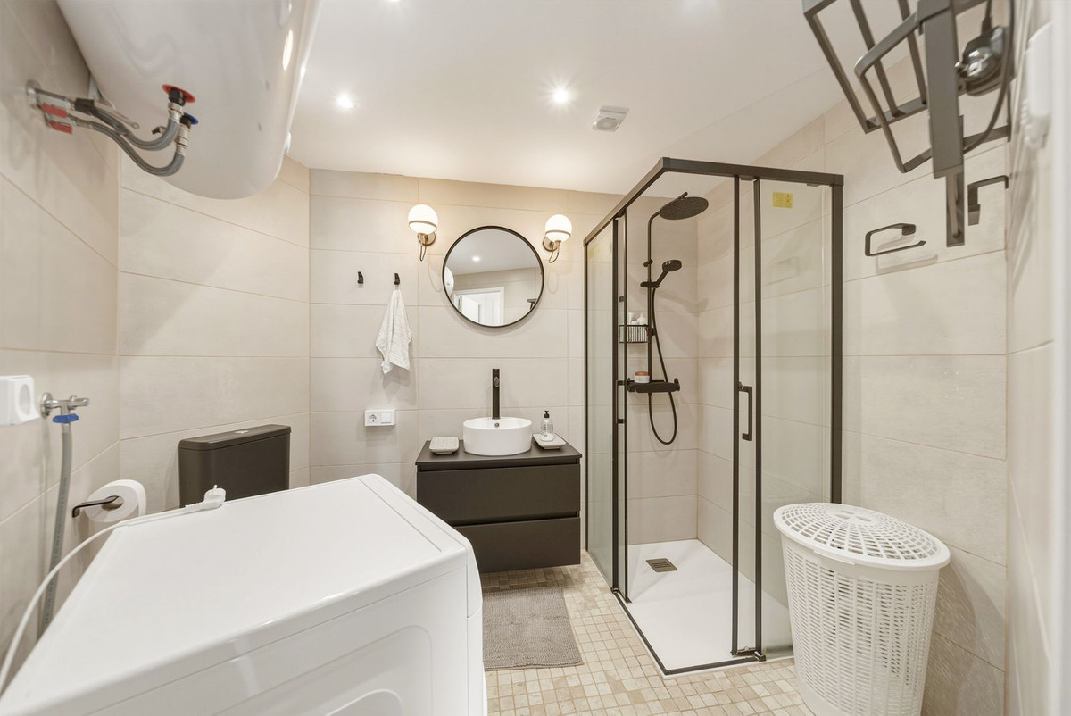 Se vende Apartamento Planta Media de 3 dormitorios en Costa Del Sol, Málaga, España