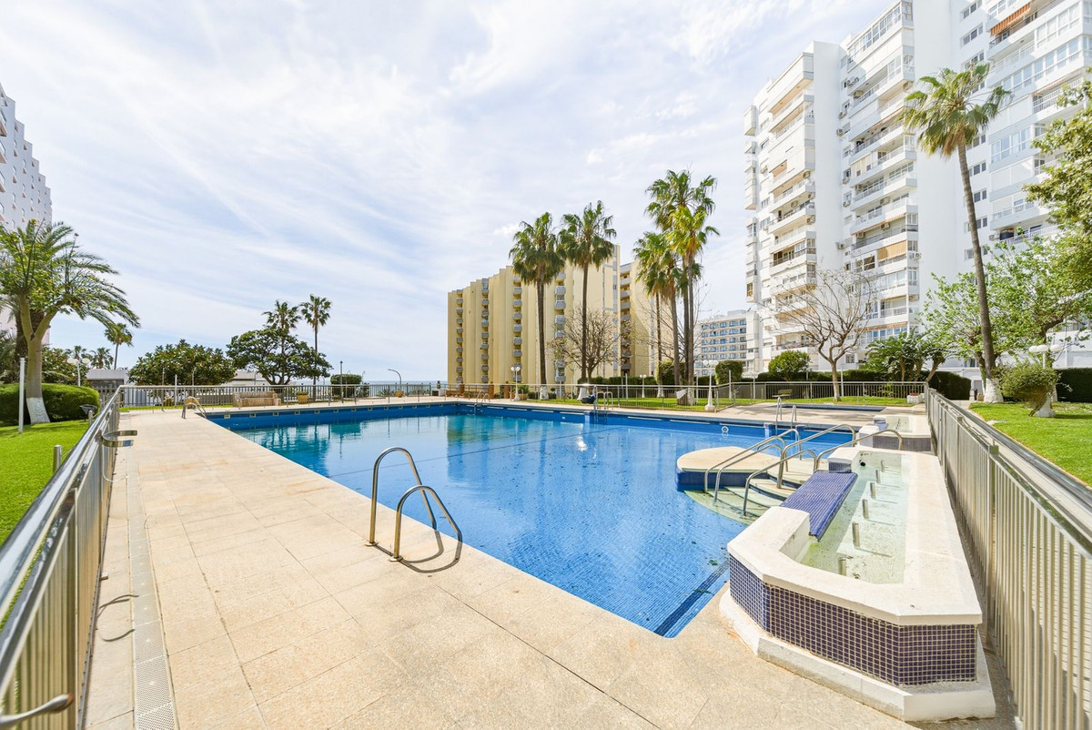 Se vende Apartamento Planta Media de 3 dormitorios en Costa Del Sol, Málaga, España