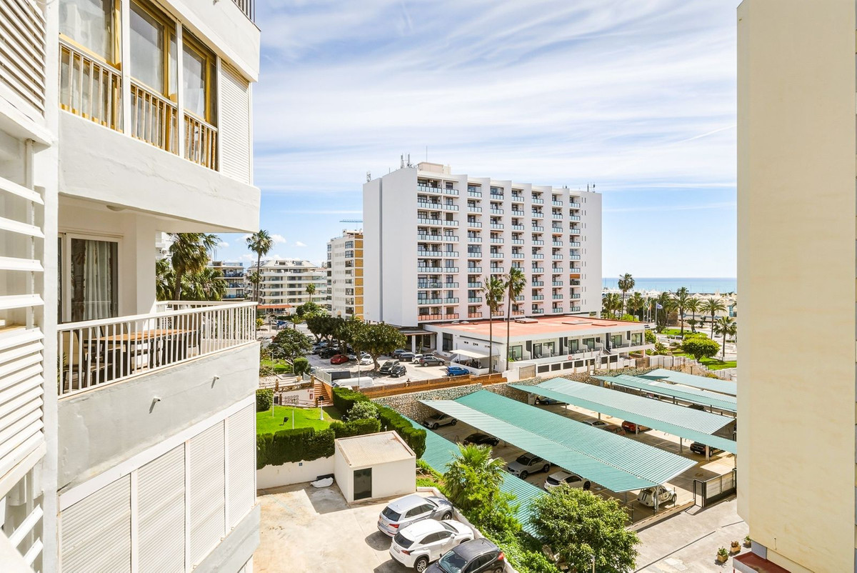 Se vende Apartamento Planta Media de 3 dormitorios en Costa Del Sol, Málaga, España