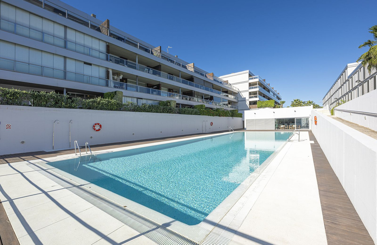 Se vende Apartamento Planta Media de 3 dormitorios en Costa Del Sol, Málaga, España