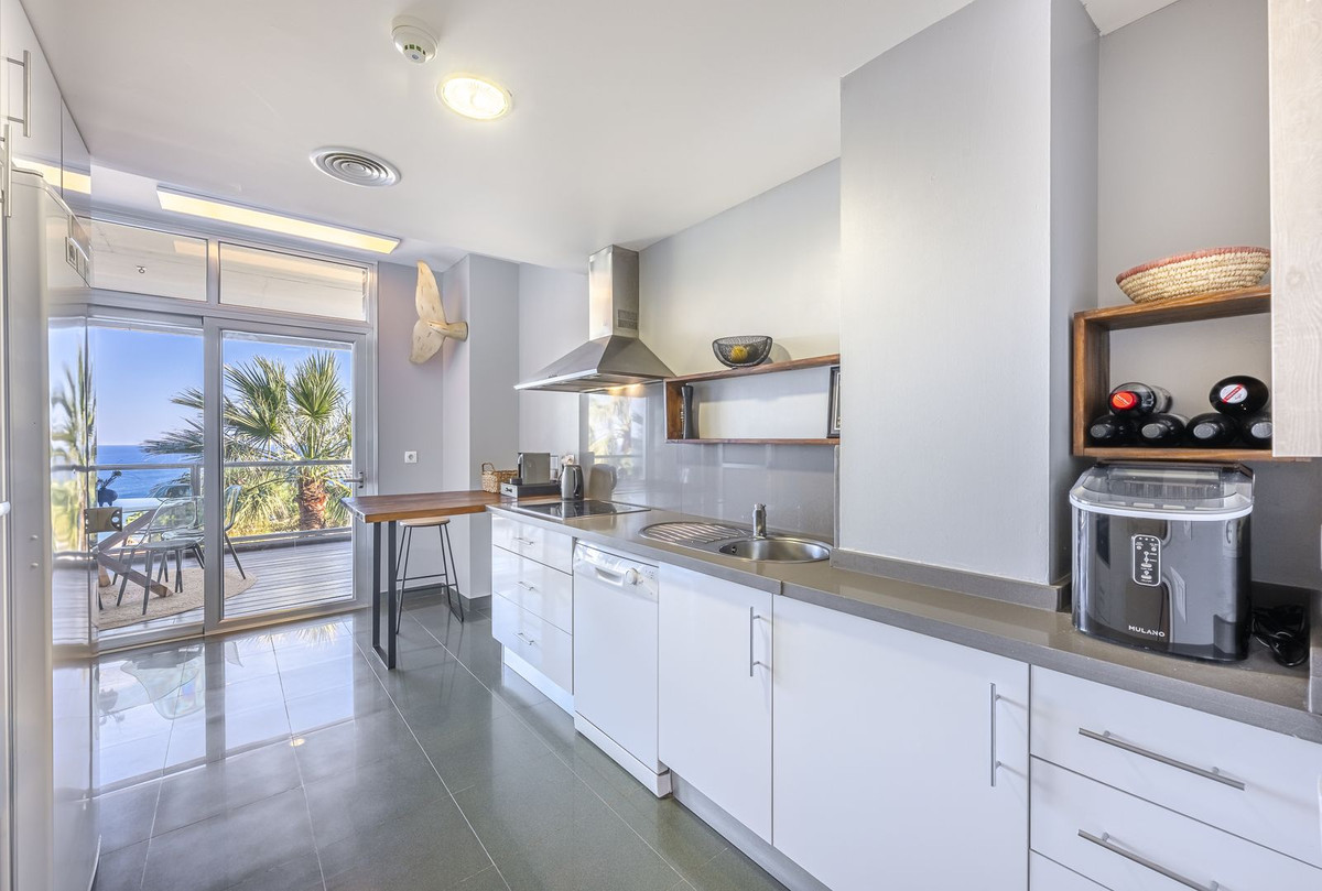 Se vende Apartamento Planta Media de 3 dormitorios en Costa Del Sol, Málaga, España