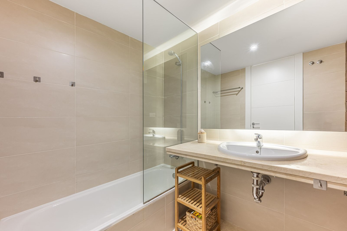 Se vende Apartamento Planta Media de 3 dormitorios en Costa Del Sol, Málaga, España