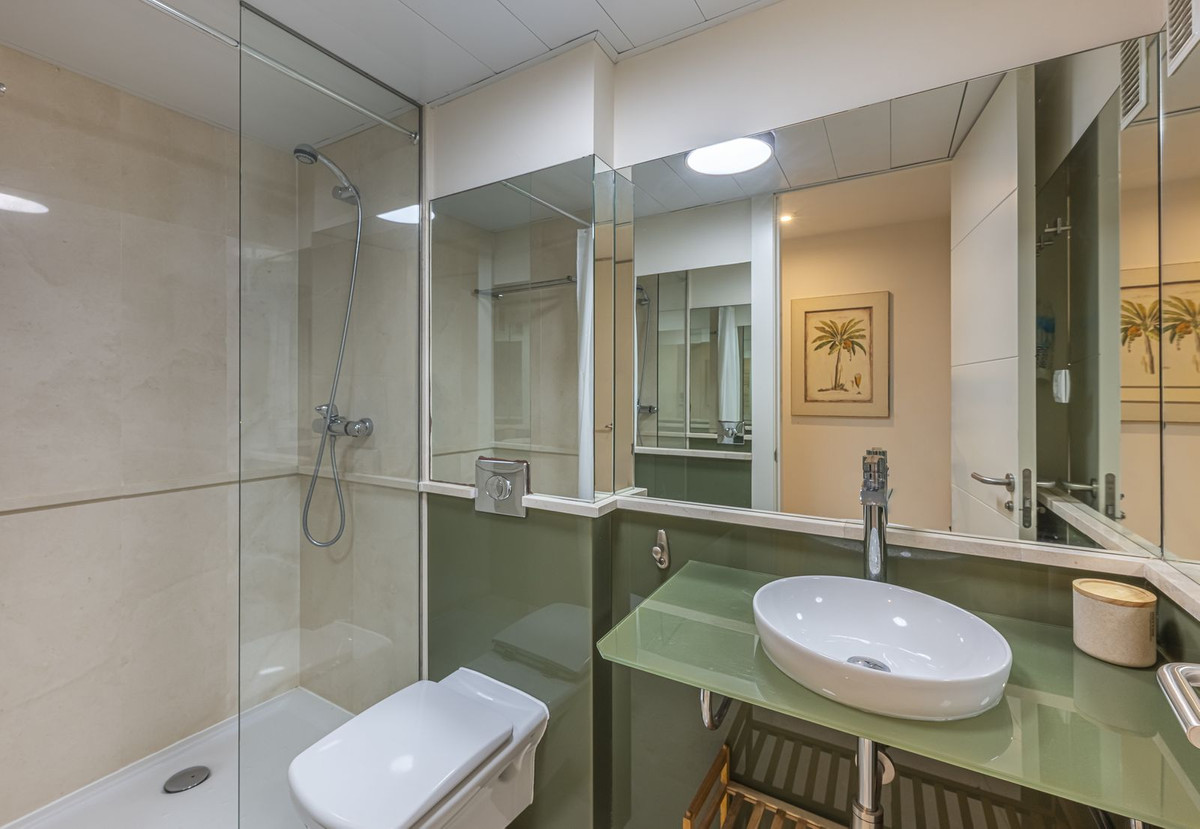 Se vende Apartamento Planta Media de 3 dormitorios en Costa Del Sol, Málaga, España