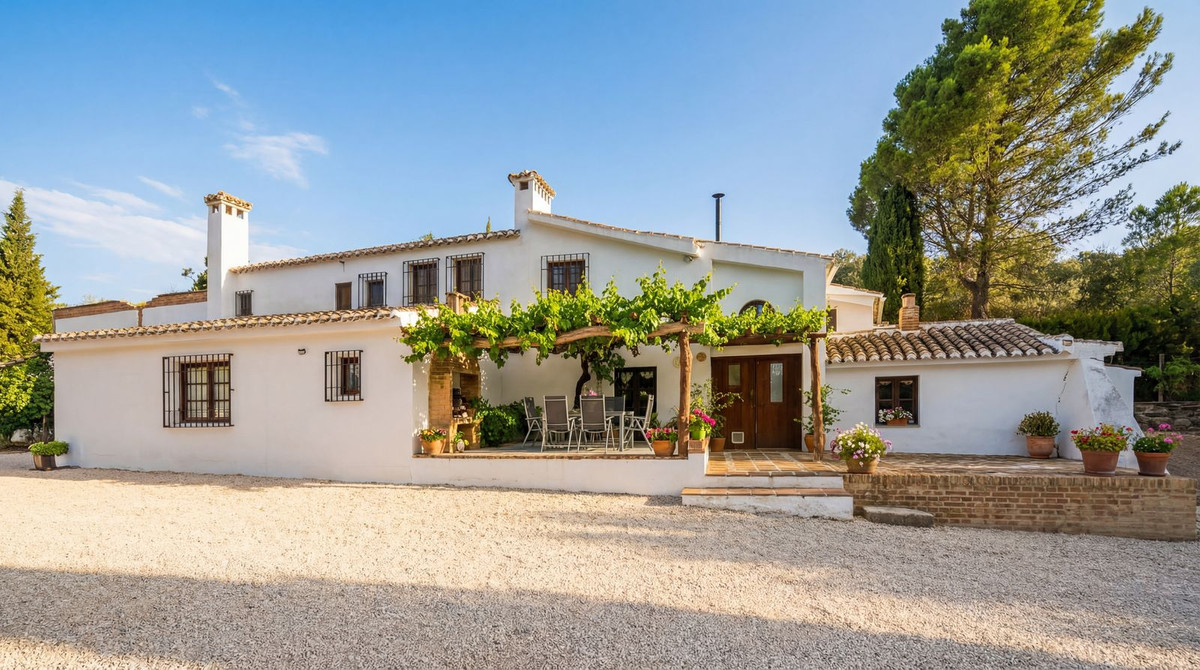 6 Bed Townhouse for sale in Villanueva Del Rosario Costa Del Sol, Málaga, Spain