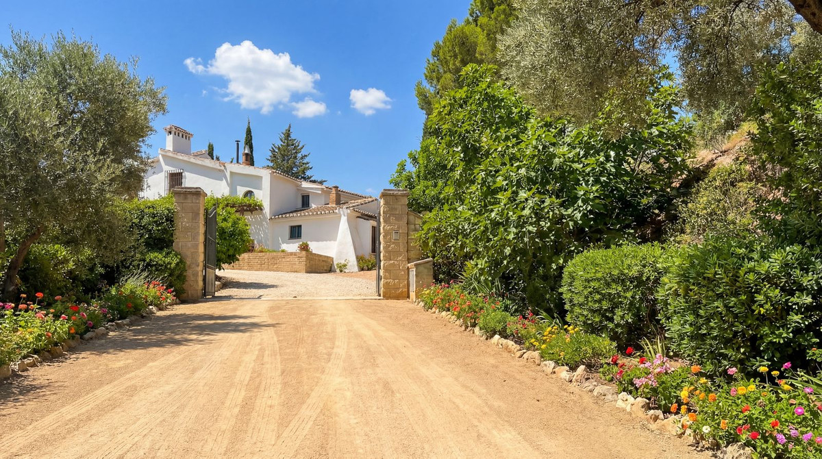 6 Bed Townhouse for sale in Villanueva Del Rosario Costa Del Sol, Málaga, Spain