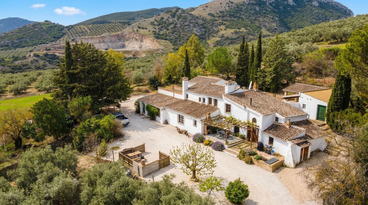6 Bed Townhouse for sale in Villanueva Del Rosario Costa Del Sol, Málaga, Spain