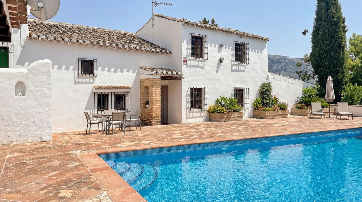 6 Bed Townhouse for sale in Villanueva Del Rosario Costa Del Sol, Málaga, Spain