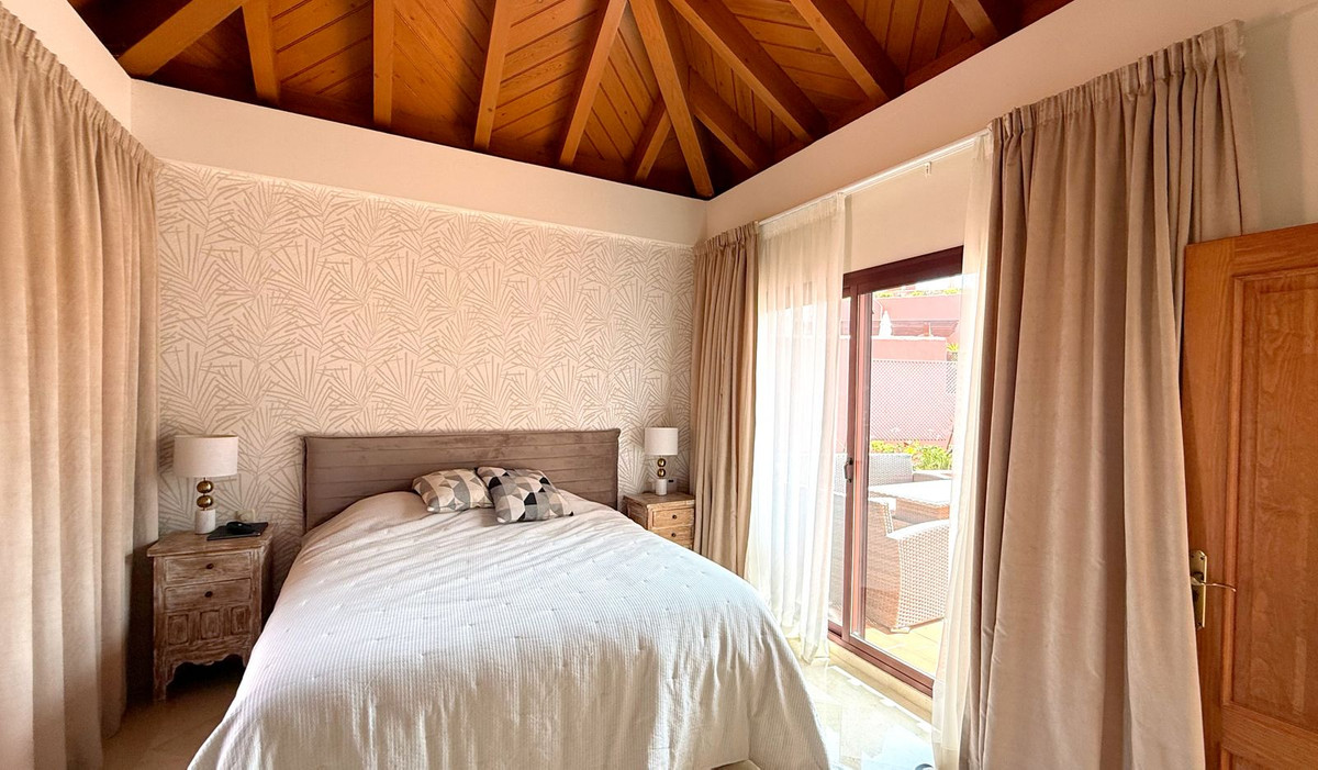 3 Bed Apartment for sale in New Golden Mile Costa Del Sol, Málaga, Spain
