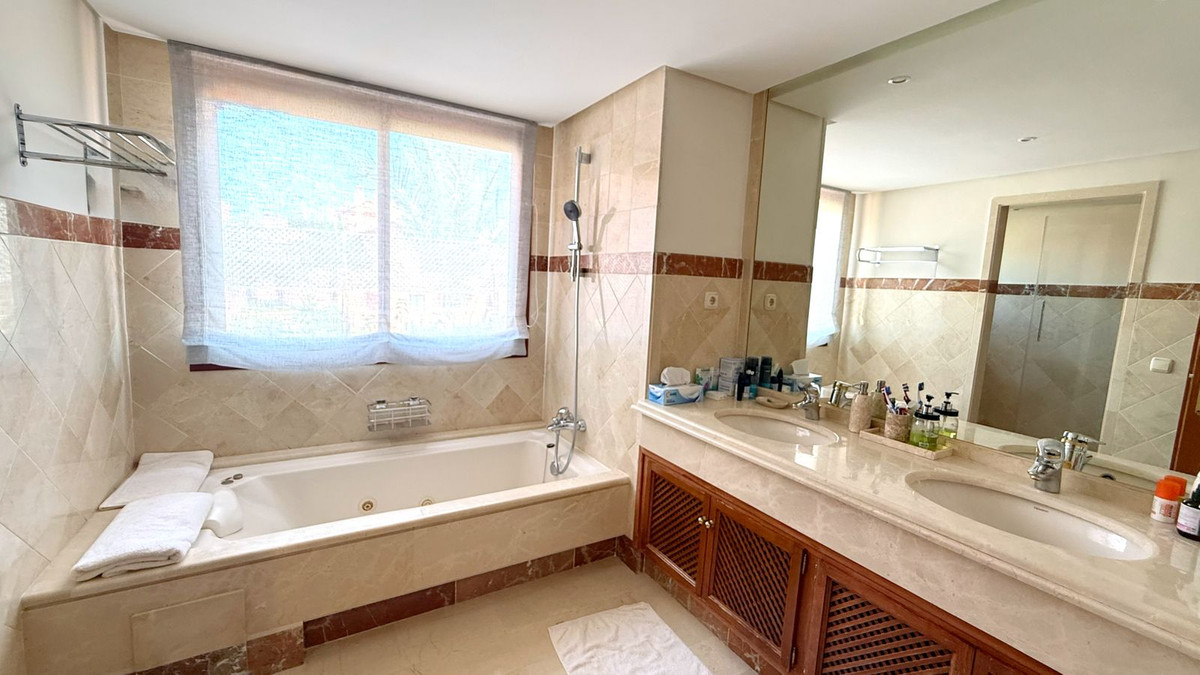 3 Bed Apartment for sale in New Golden Mile Costa Del Sol, Málaga, Spain