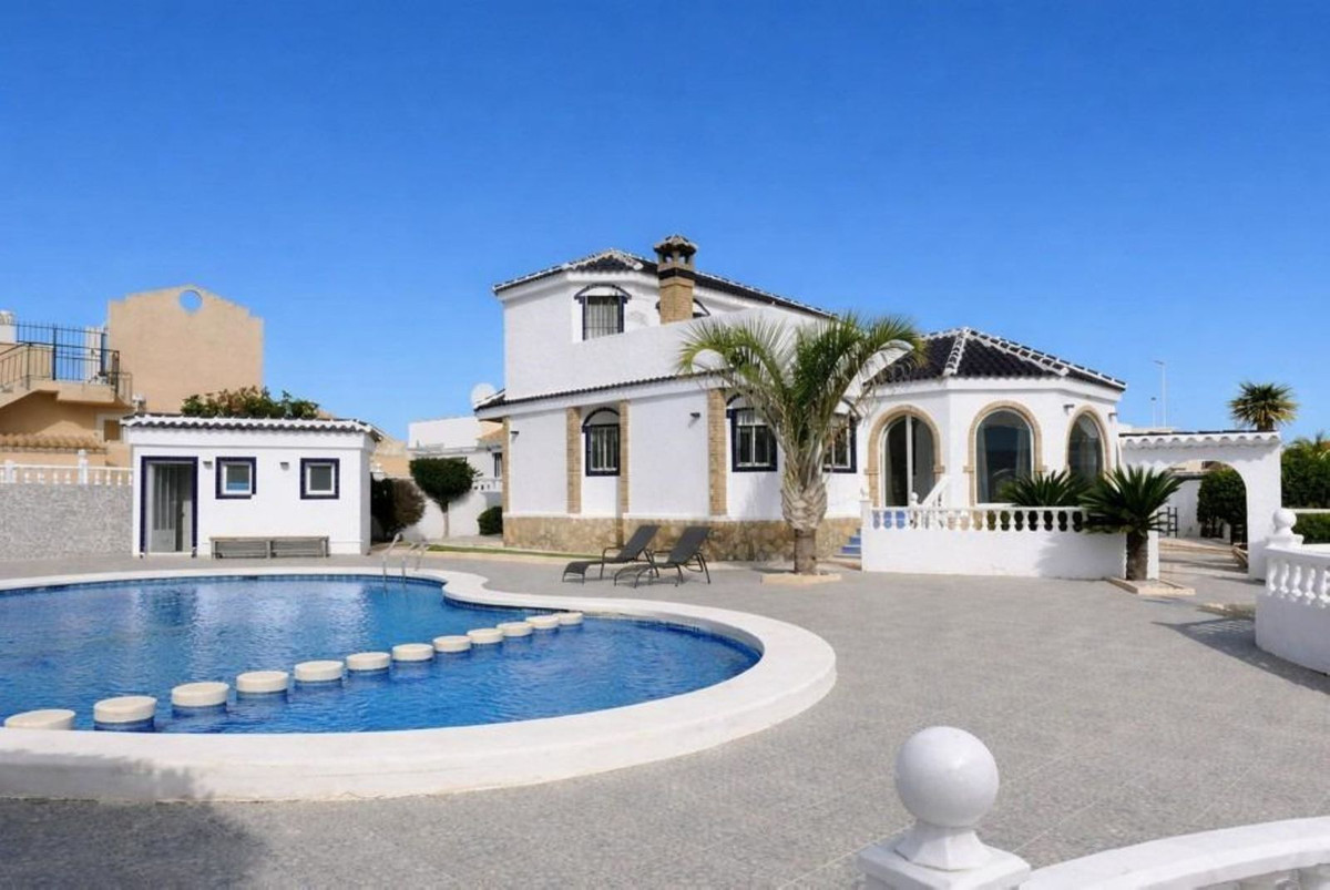 Se vende Villa - Chalet de 5 dormitorios en Costa Calida, Murcia, España