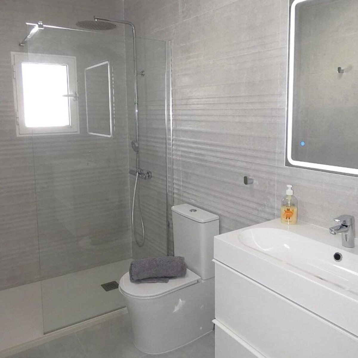 Se vende Villa - Chalet de 5 dormitorios en Costa Calida, Murcia, España