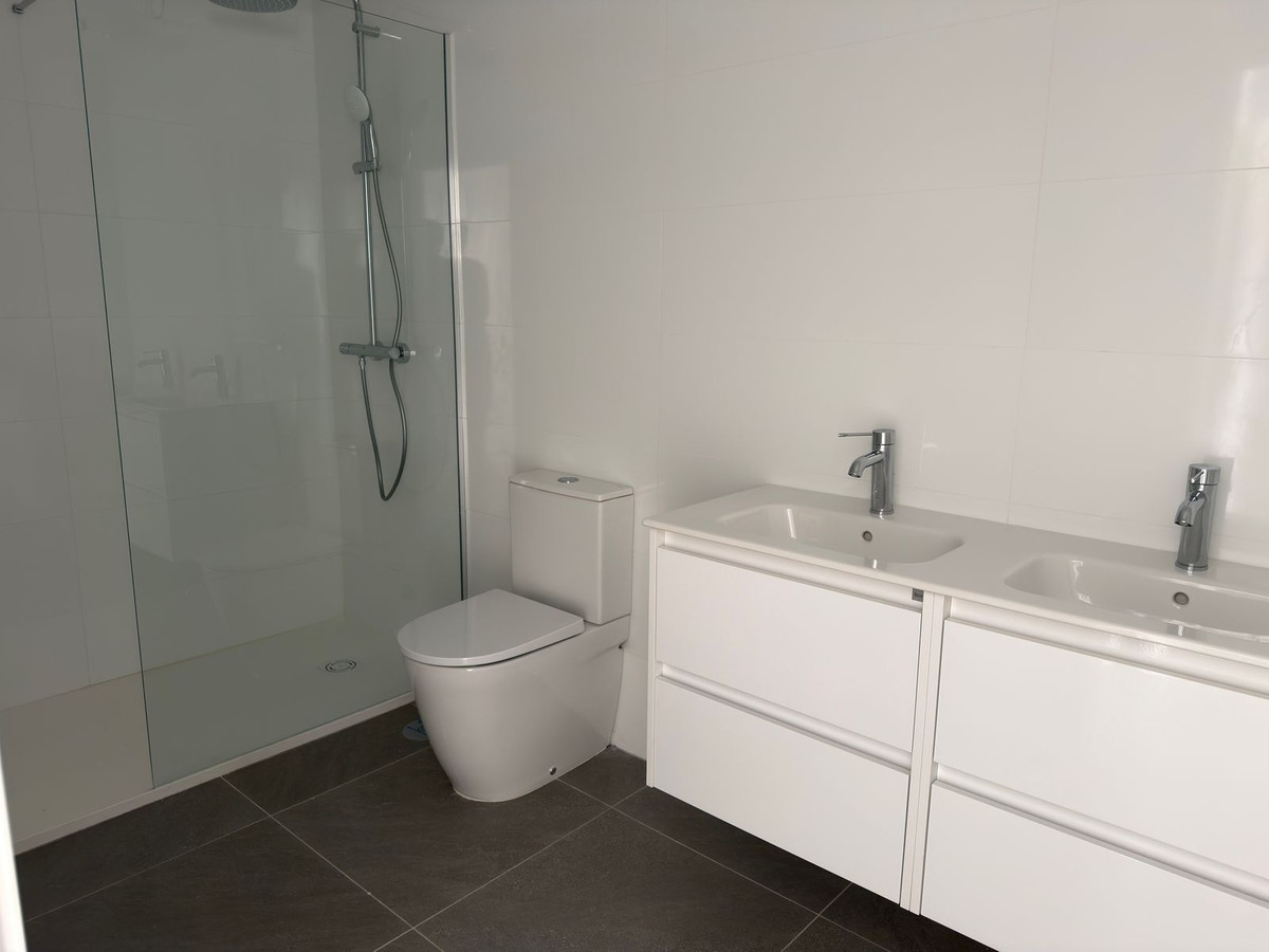 Se vende Apartamento Planta Baja de 2 dormitorios en Costa Del Sol, Málaga, España