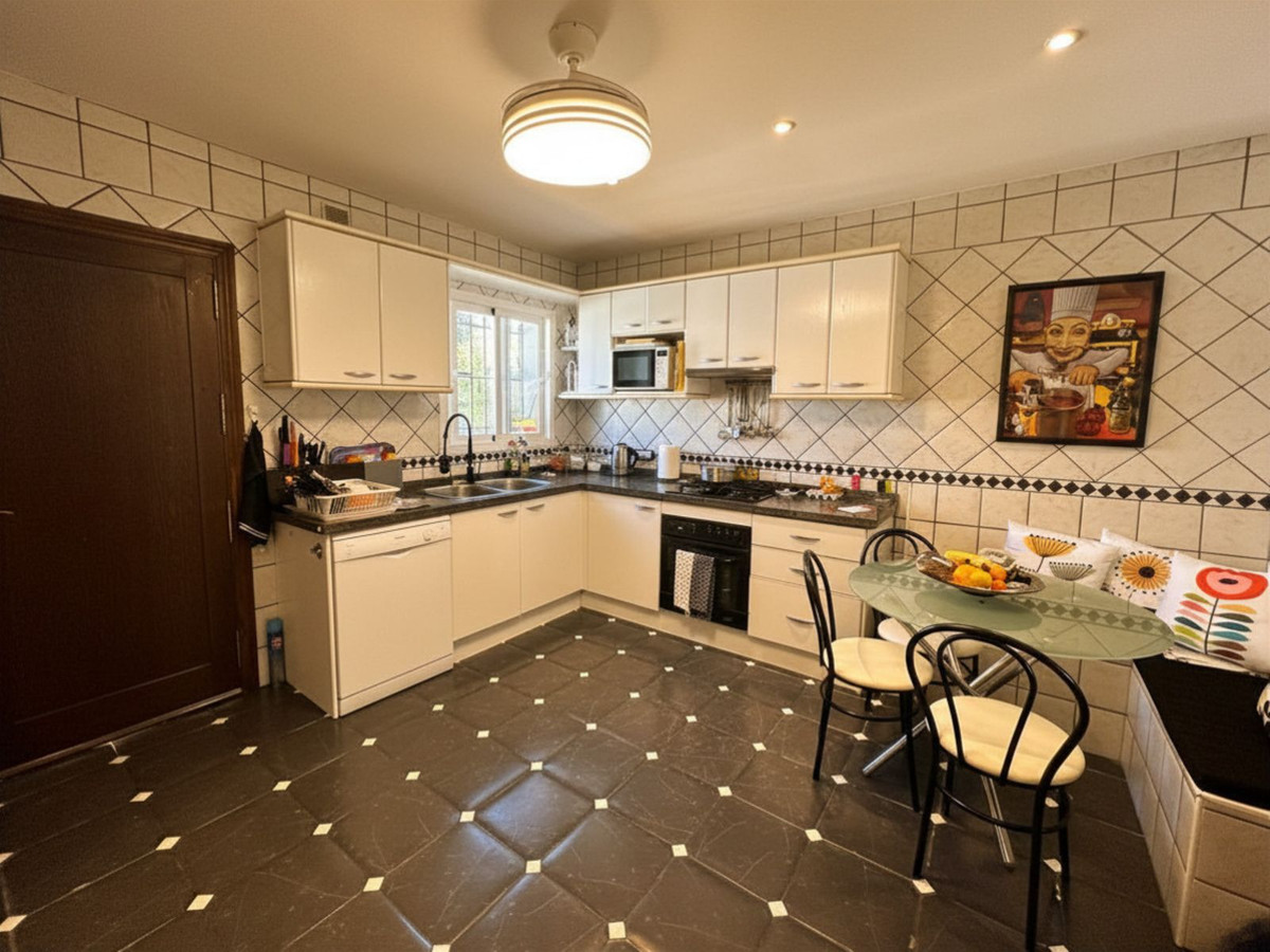 4 Bed Townhouse for sale in Estepona Costa Del Sol, Málaga, Spain