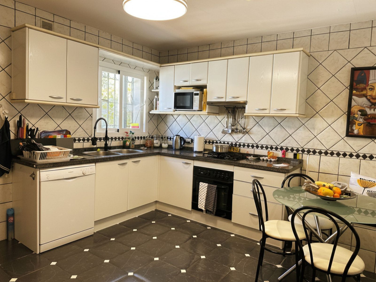 4 Bed Townhouse for sale in Estepona Costa Del Sol, Málaga, Spain