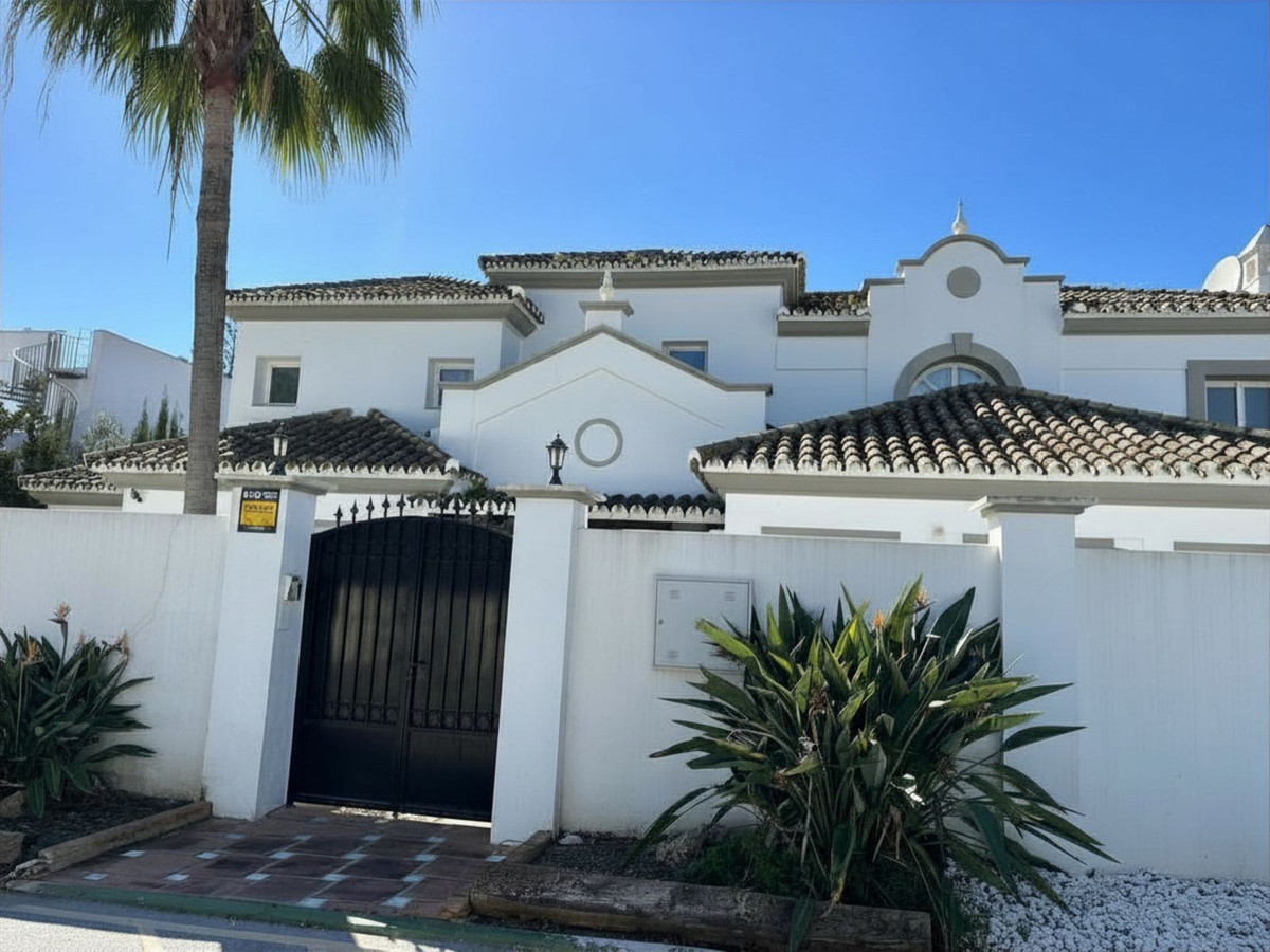 4 Bed Townhouse for sale in Estepona Costa Del Sol, Málaga, Spain