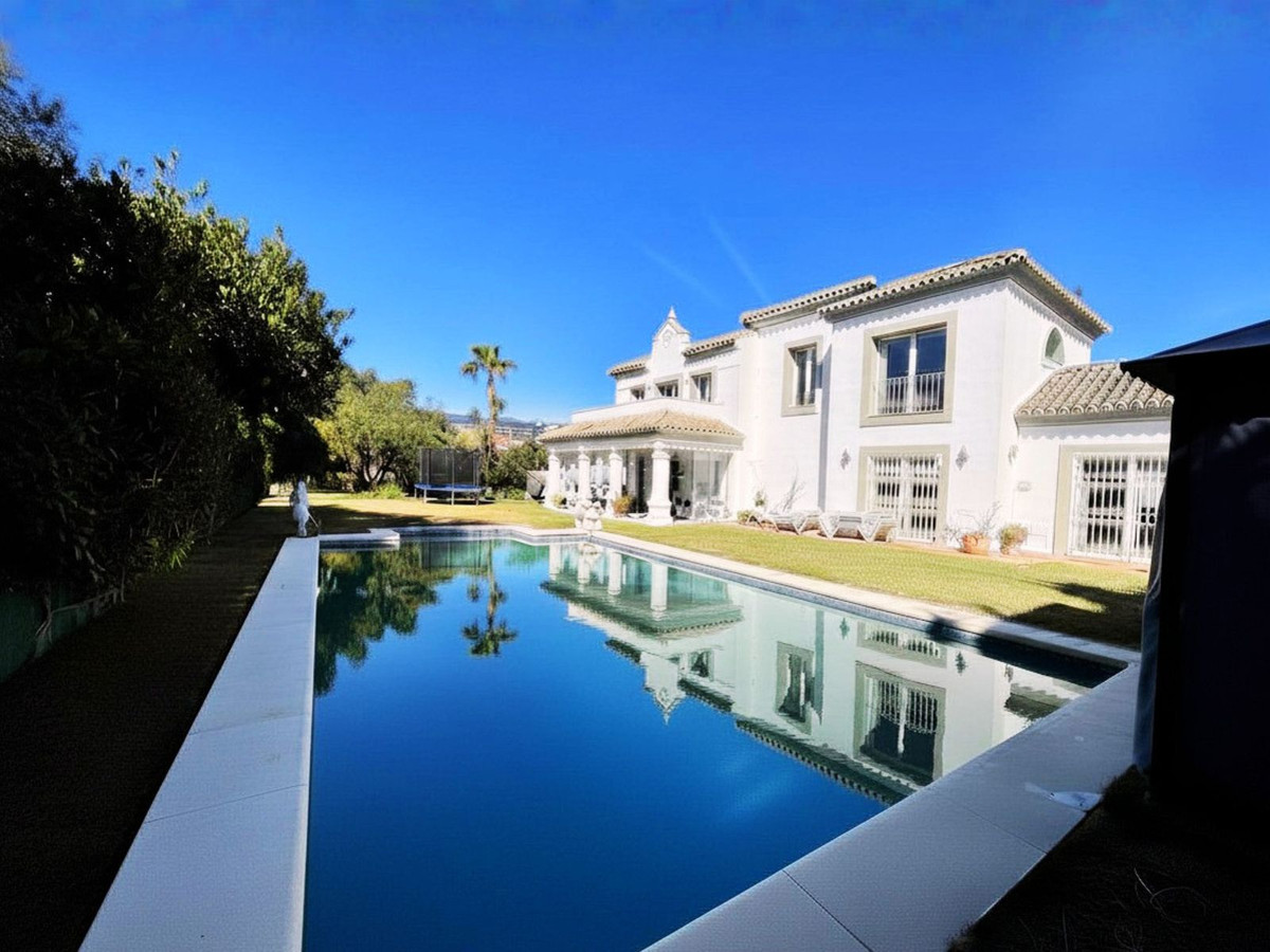 4 Bed Townhouse for sale in Estepona Costa Del Sol, Málaga, Spain