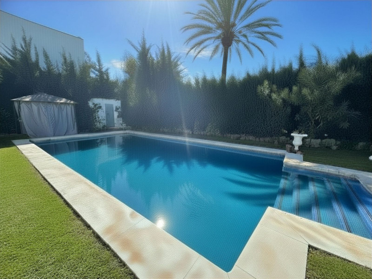 4 Bed Townhouse for sale in Estepona Costa Del Sol, Málaga, Spain