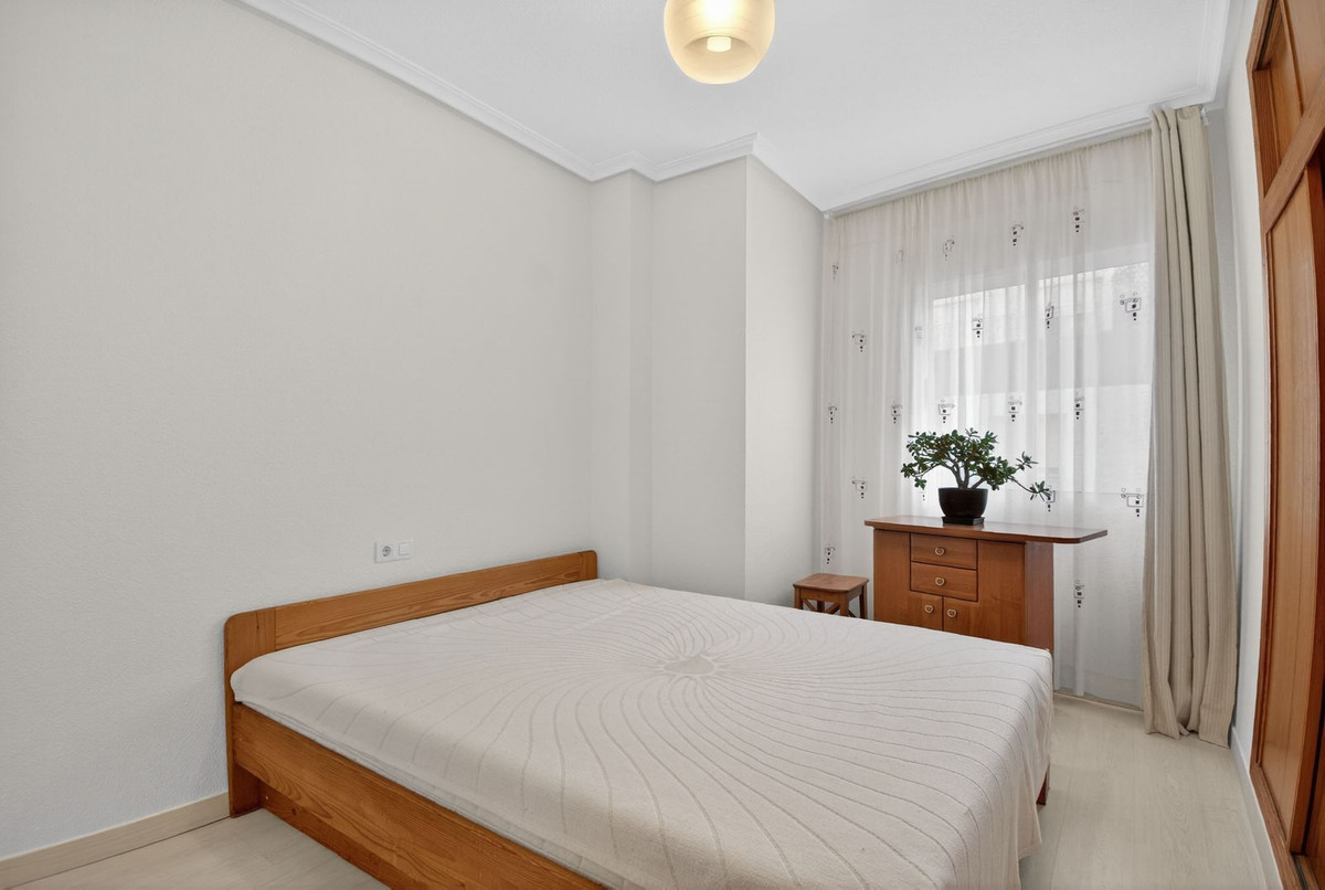 Se vende Apartamento en Planta Última de 2 dormitorios en Costa Blanca, Alicante, España