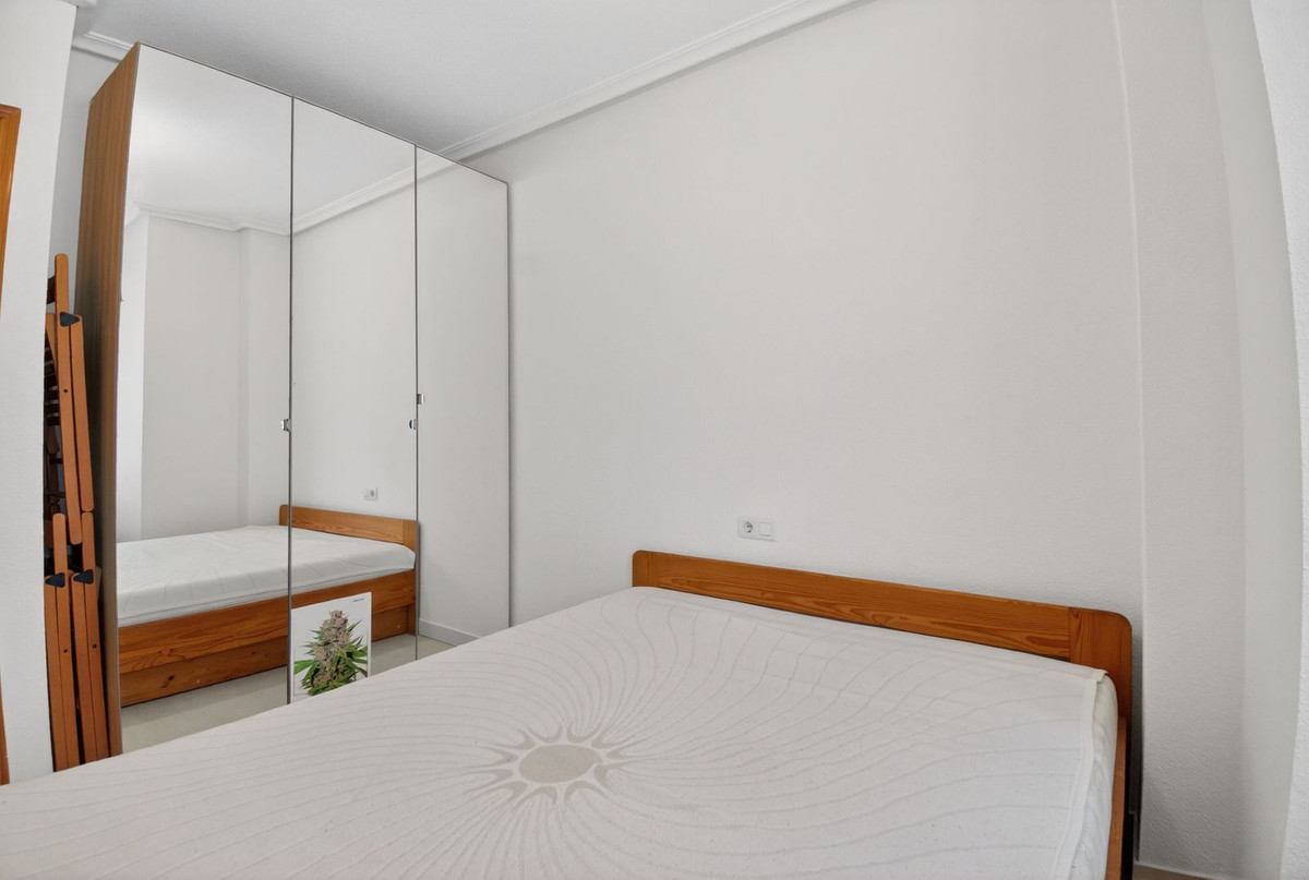 Se vende Apartamento en Planta Última de 2 dormitorios en Costa Blanca, Alicante, España