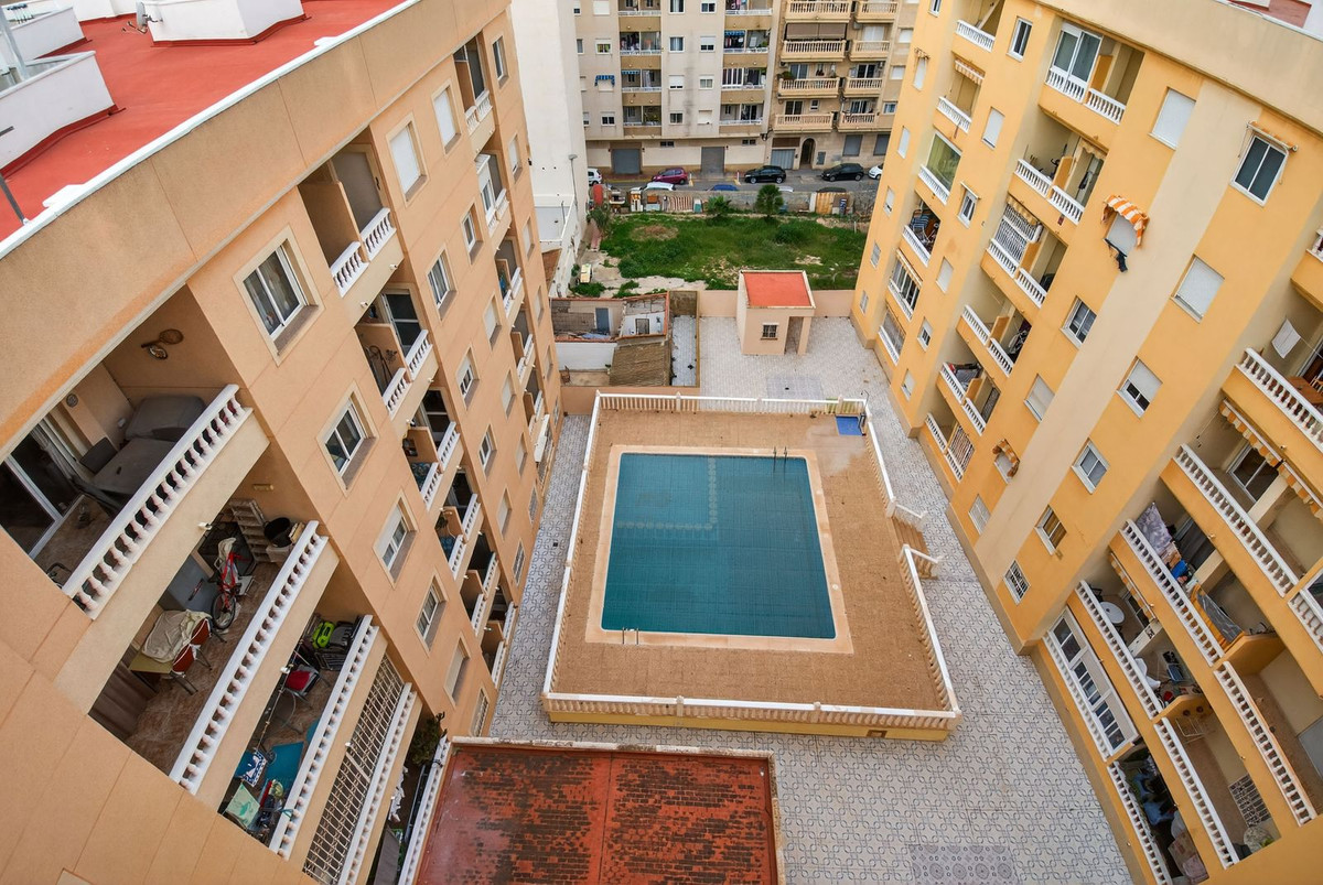 Se vende Apartamento en Planta Última de 2 dormitorios en Costa Blanca, Alicante, España