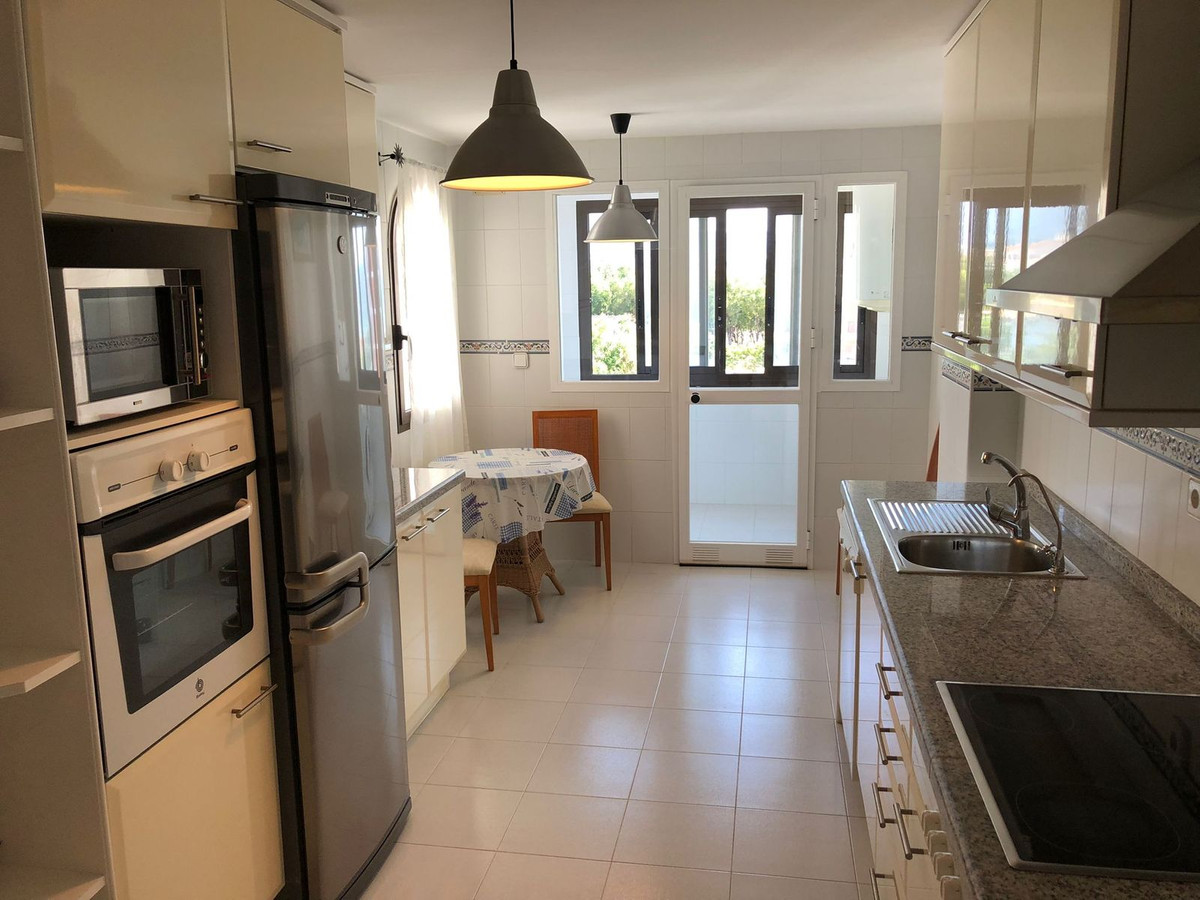 3 Bed Apartment for sale in La Duquesa Costa Del Sol, Málaga, Spain