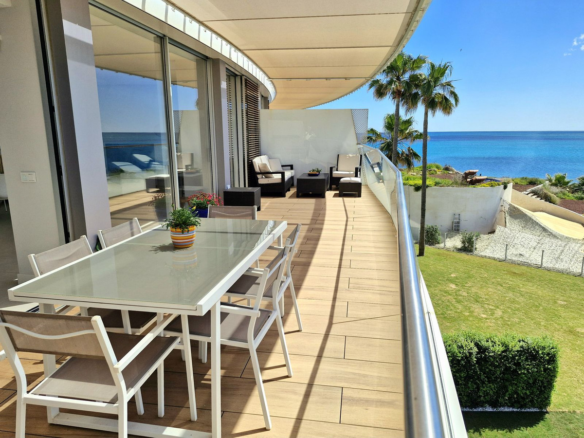 3 Bed Apartment for sale in Estepona Costa Del Sol, Málaga, Spain