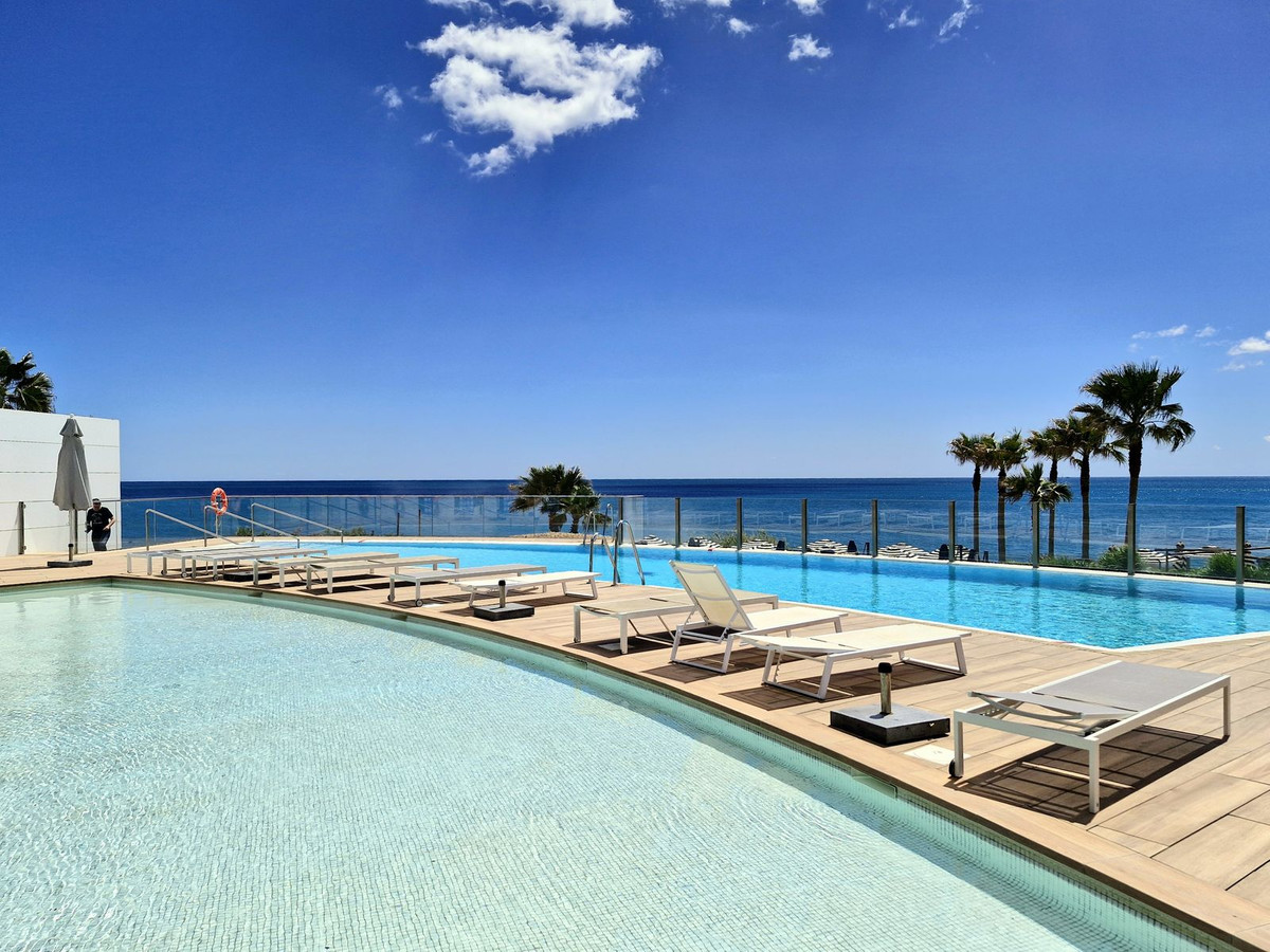 3 Bed Apartment for sale in Estepona Costa Del Sol, Málaga, Spain